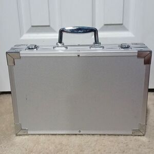 Aluminum Alloy 2-Layer Case w/ Chrome-Plated Handle